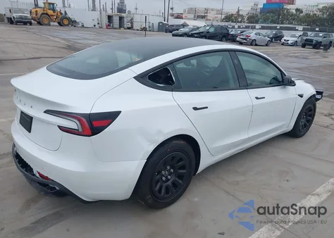 2026 Tesla Model 3 Premium Rear-Wheel Drive/Standard Rear-Wheel Drive z USA, uszkodzony, nr VIN 5YJ3E1EA8TF142351